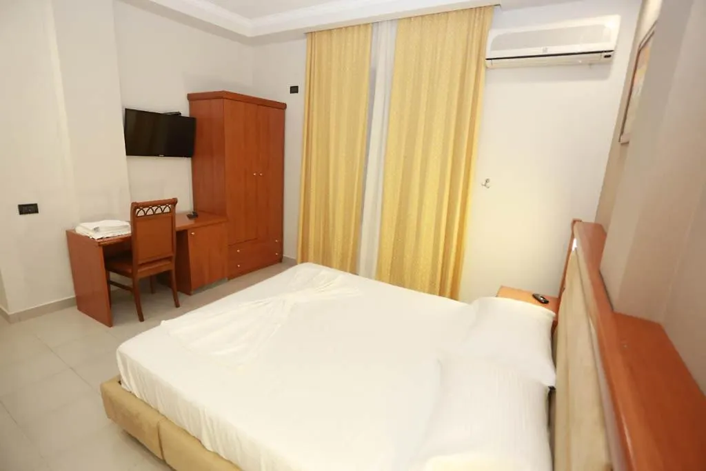 Albatros Hotel Durres 3*,